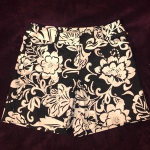 SOLD 🎯 White House Black Market Shorts